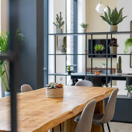 For Students Only Zinc Quarter In Apartment