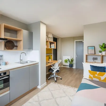 For Students Only Zinc Quarter In Apartament *